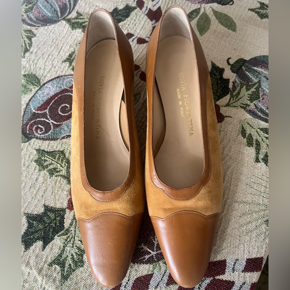 Vintage Two Tone Tan Leather pumps by Silva Fontanella